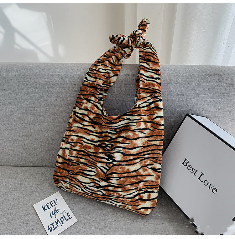 Fashion Texture One-Shoulder Armpit Bag Western Style Handbag