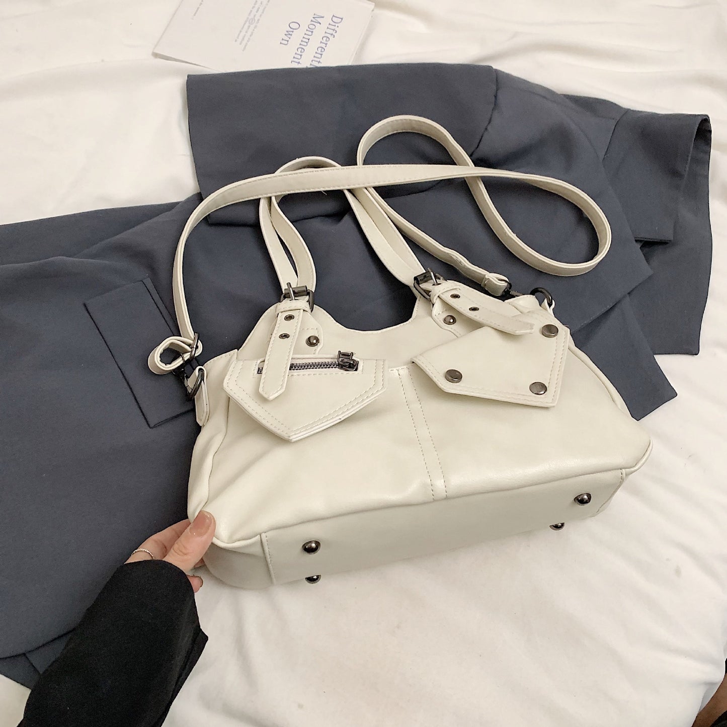 autumn and winter retro large capacity leisure commute shoulder messenger bag