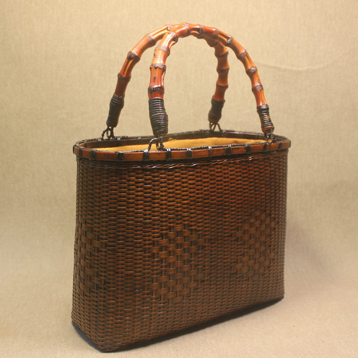 womens hand carrying beach weaving handbag