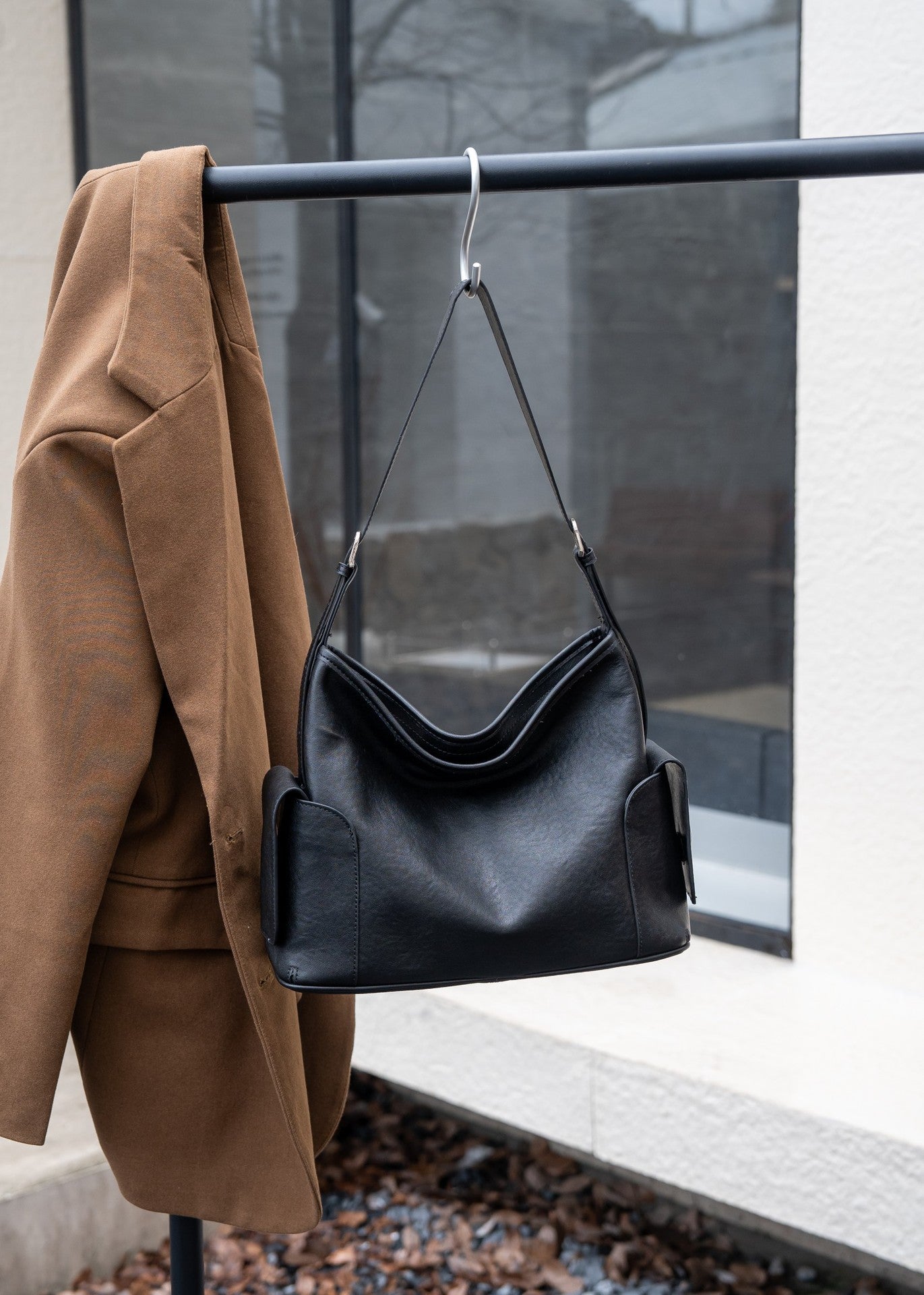 Laid-back Commuter-friendly Tote Bag