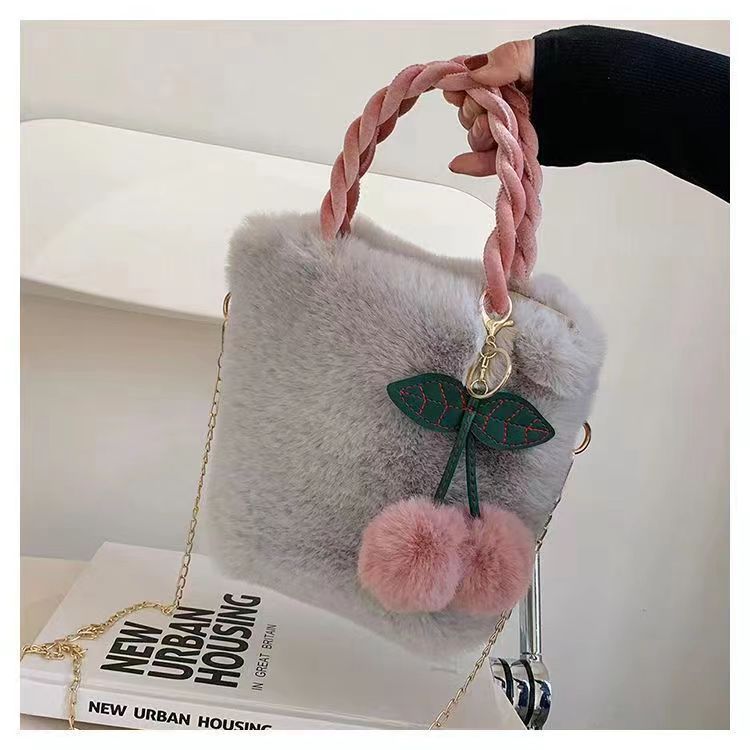 large-capacity-plush-bag-high-quality-soft-plush-travel-bucket-bag-new-luxury-plush-tote-bag-for-winter