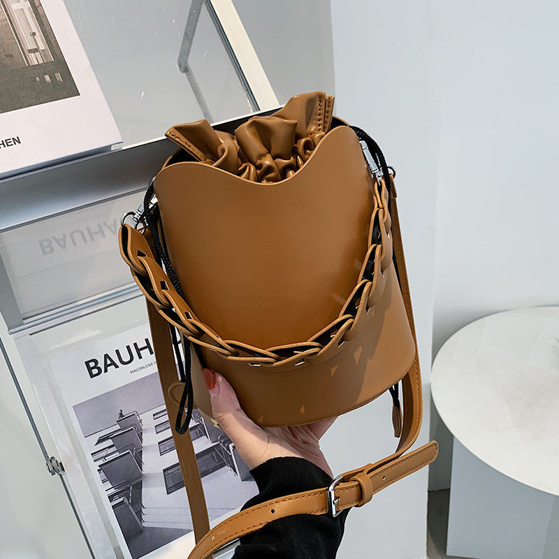 trendy fashion trend messenger bag design sense bucket bag