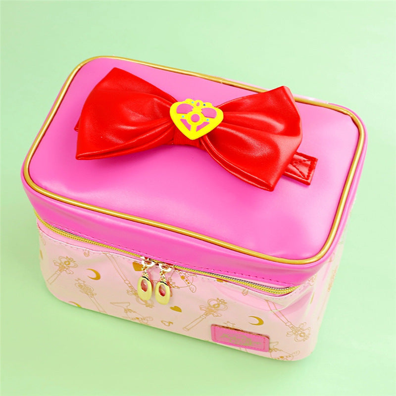 beautiful girl portable waterproof cosmetic bag