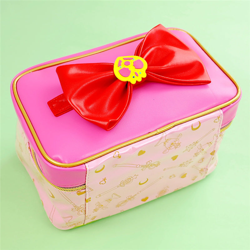 beautiful girl portable waterproof cosmetic bag