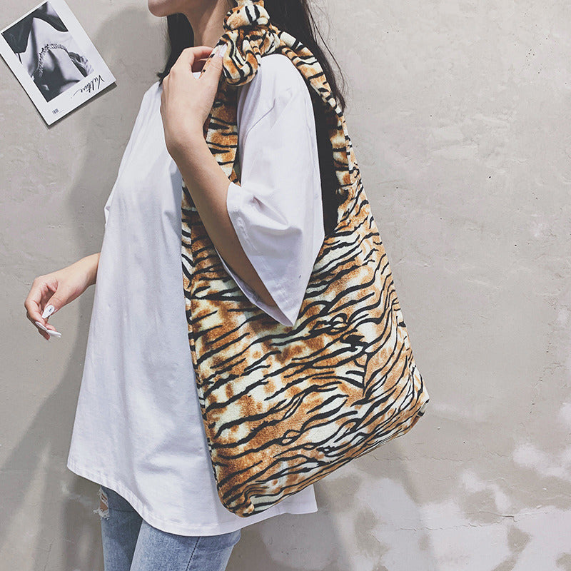 Fashion Texture One-Shoulder Armpit Bag Western Style Handbag