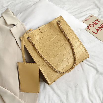 chain all match tote bag