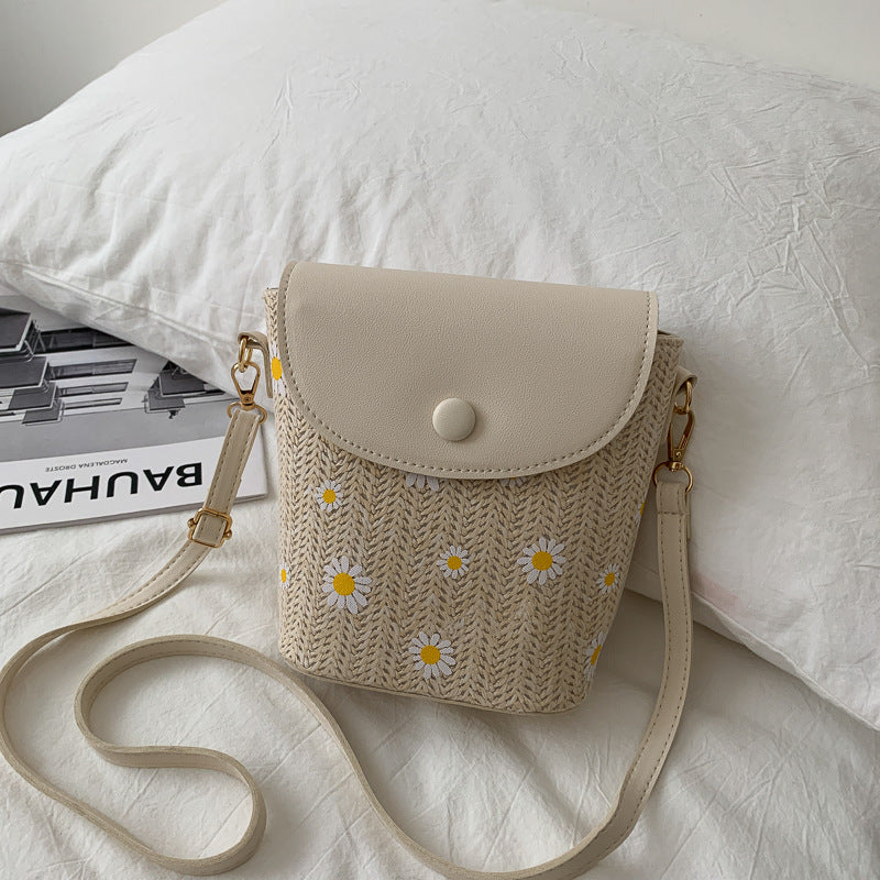 Womens Stylish Raffia Straw Shoulder Bag With Pleated Details
