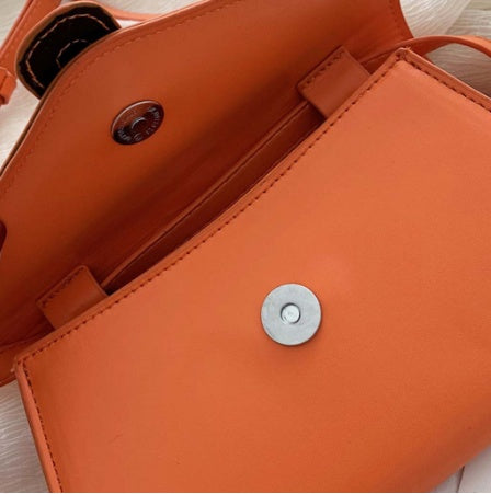 shoulder handbag