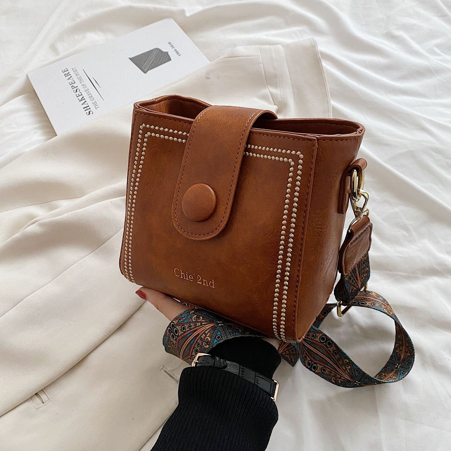 new fashion retro high texture shoulder messenger bag