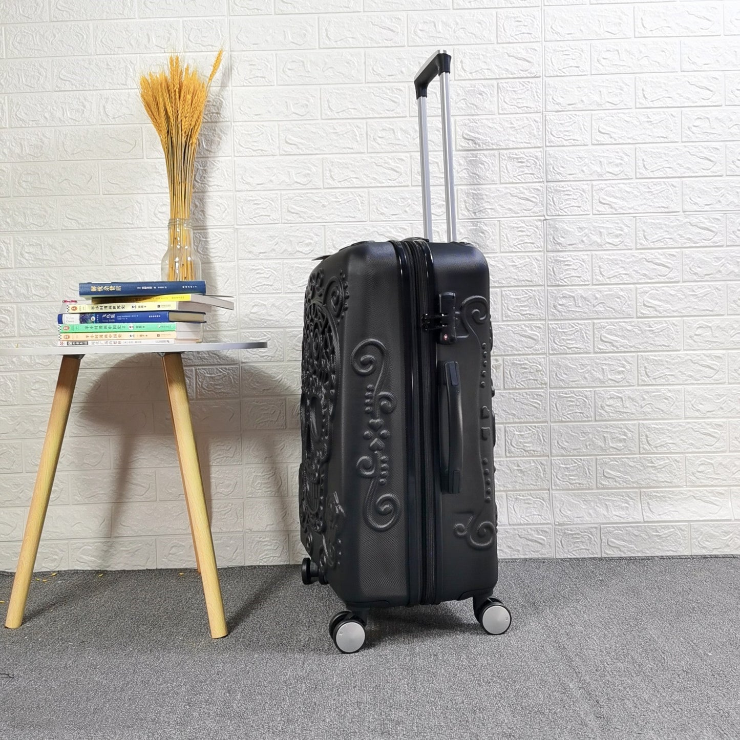 skull scratch resistant frosted trolley case