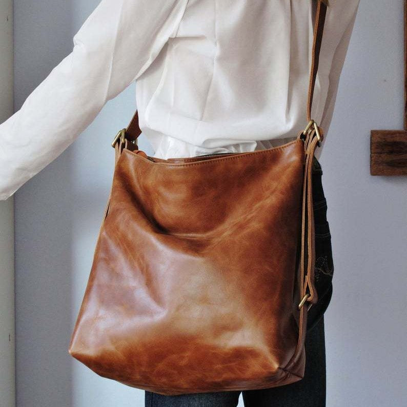 Retro Oil Waxed Leather Shoulder Large Capacity Soft Leather Soft Flat Style Messenger Bag