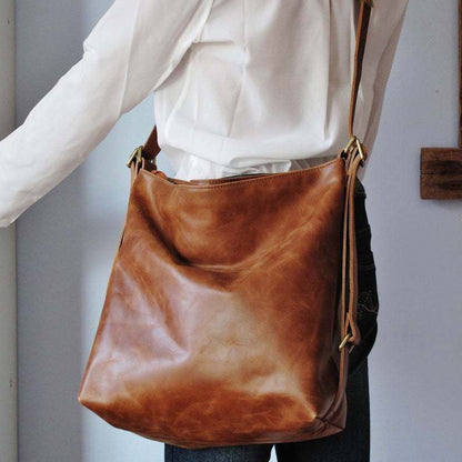Retro Oil Waxed Leather Shoulder Large Capacity Soft Leather Soft Flat Style Messenger Bag