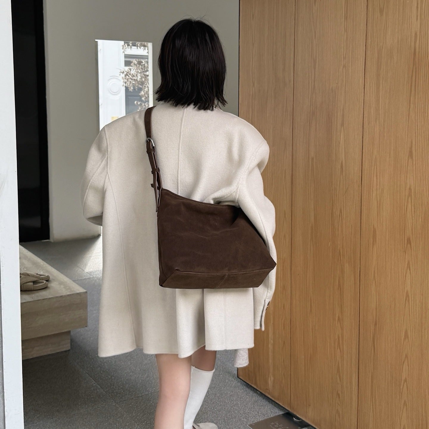Trendy Womens Matte Suede Bucket Bag With A Large Capacity And A Vintage Vibe