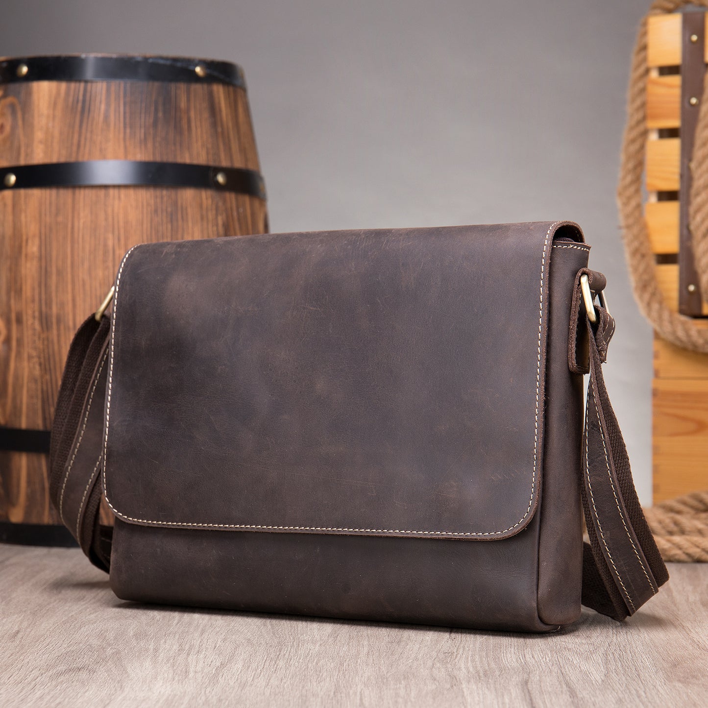 the first layer cowhide shoulder bag retro messenger bag