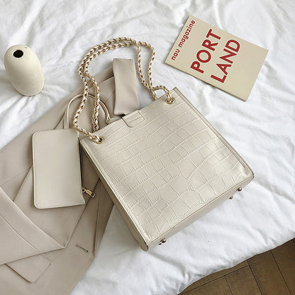 chain all match tote bag