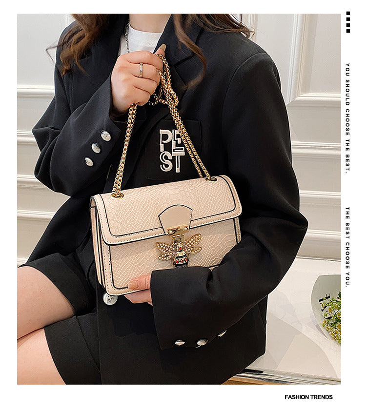 fashionable stylish chain shoulder trendy retro messenger bag