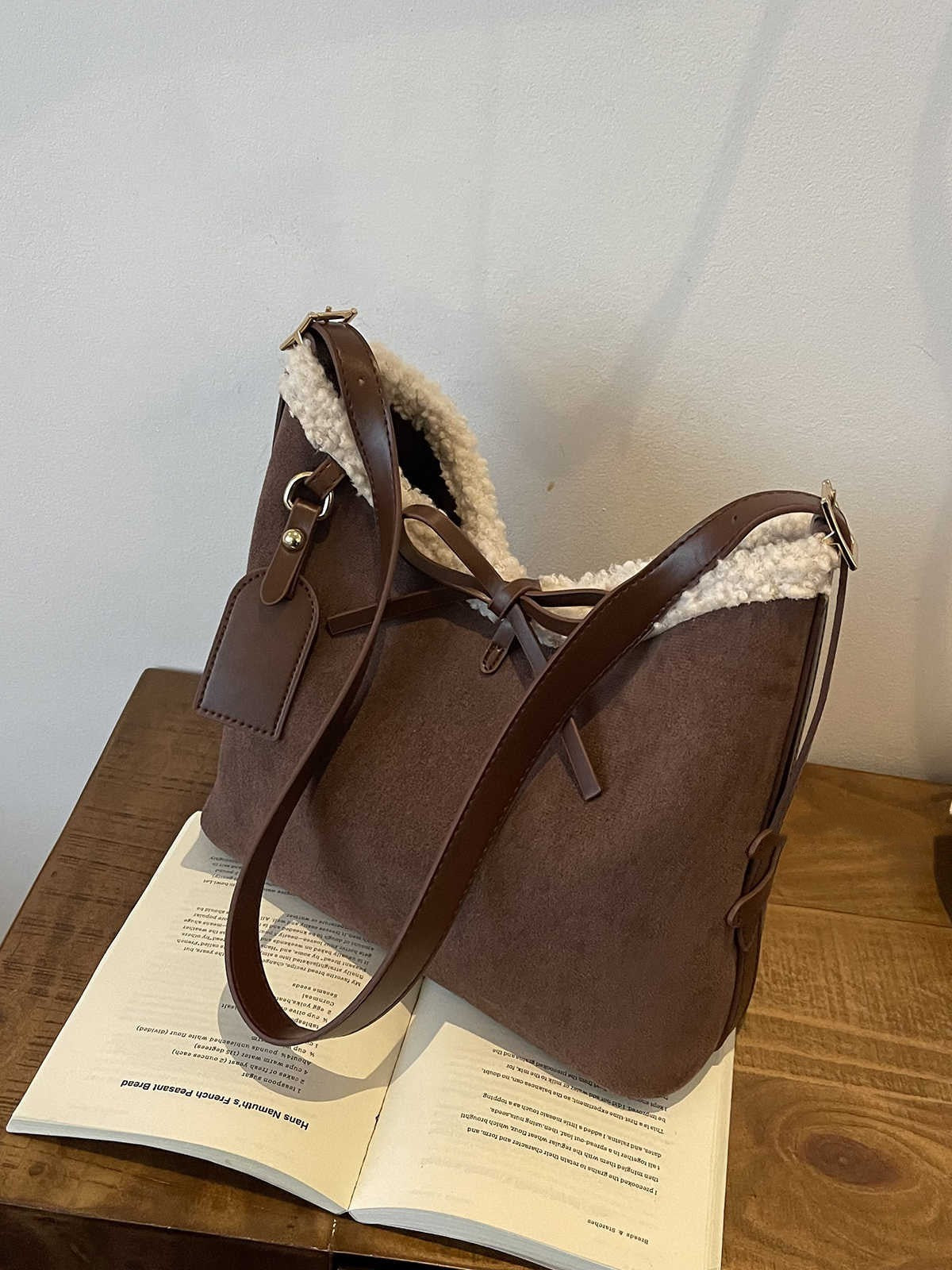 commuter retro large capacity suede bag