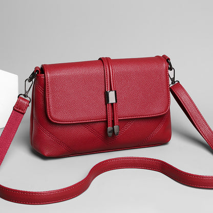 womens shoulder bag is fashionable and minimalist