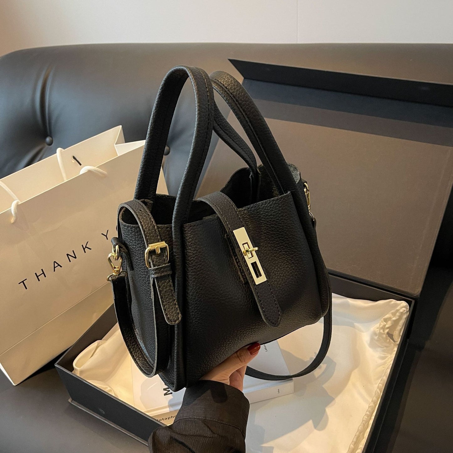 fashion retro portable messenger bag
