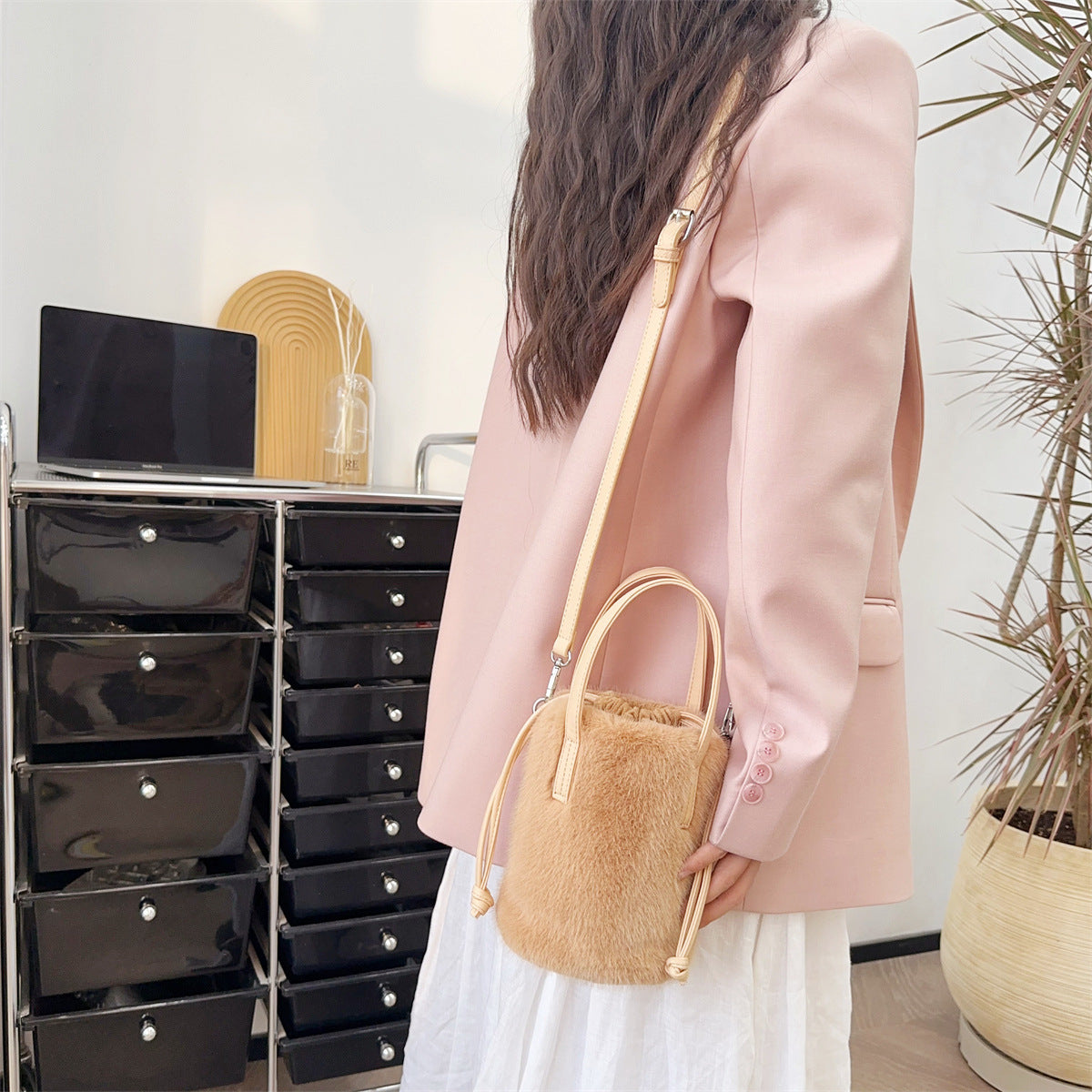 mink like bucket vintage plush hand bag