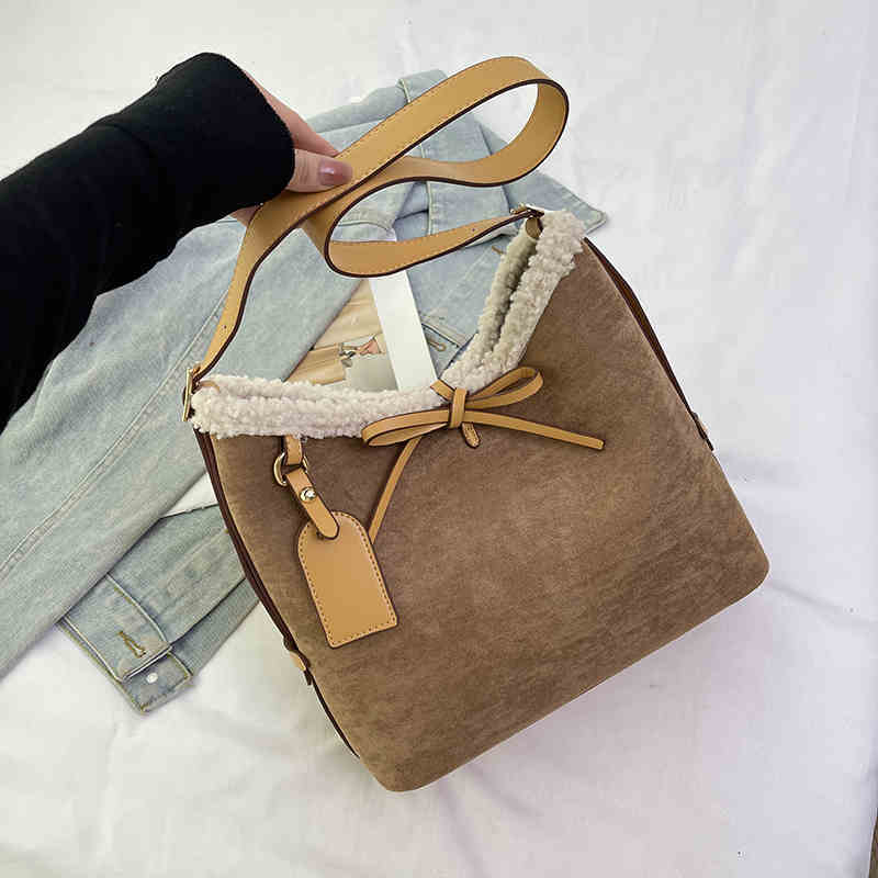 commuter retro large capacity suede bag