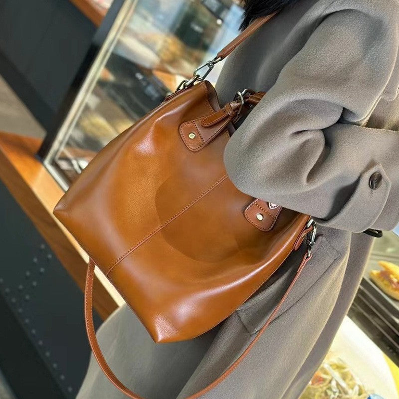 Large Capacity Vegetable Tanned Soft Leather One-shoulder Handbag