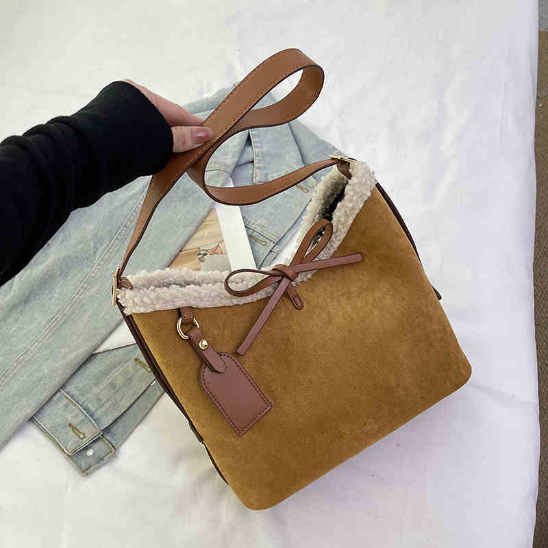 commuter retro large capacity suede bag