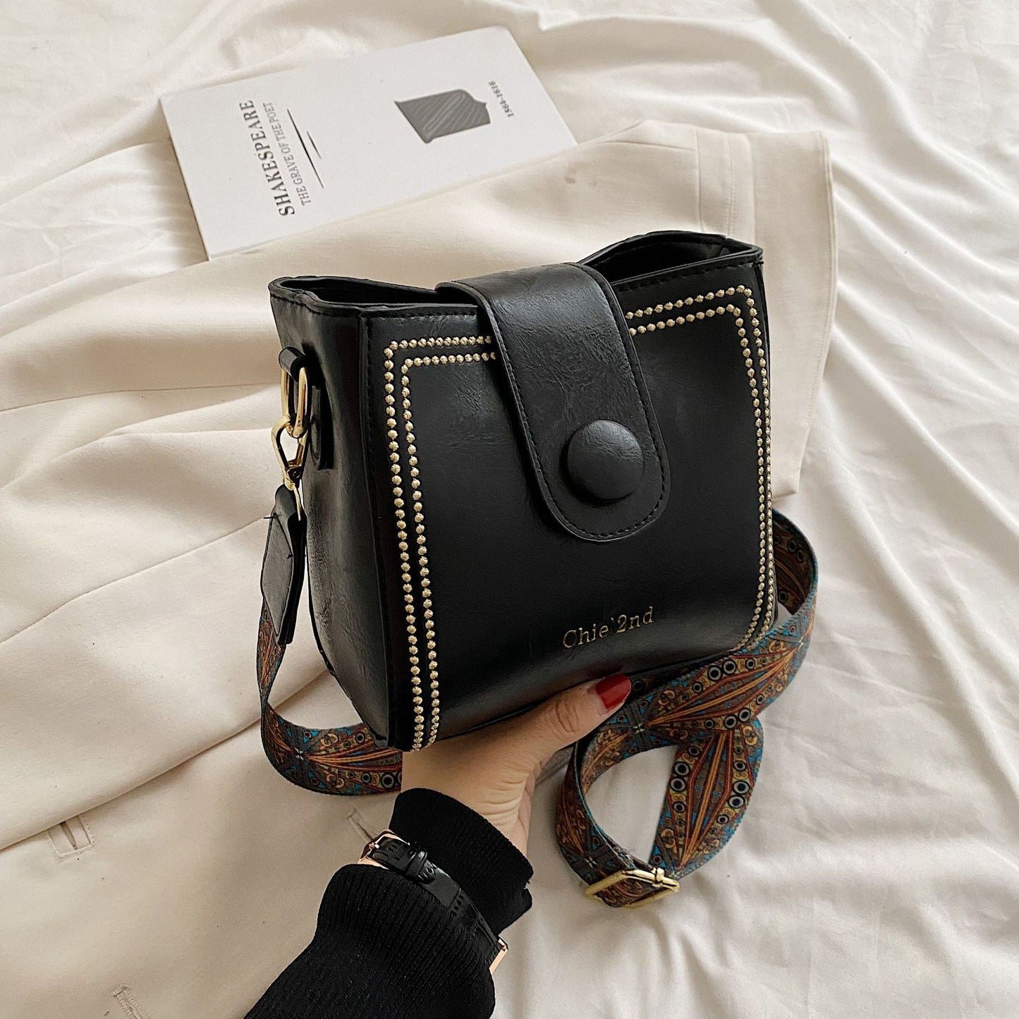 new fashion retro high texture shoulder messenger bag