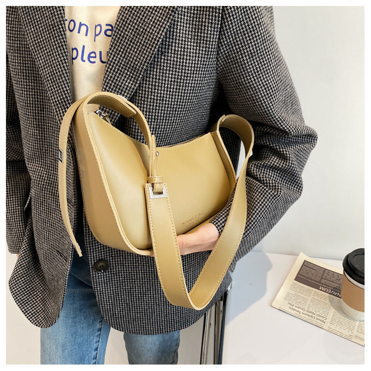 Retro  Versatile Womens Saddle Bag In A Minimalist Style