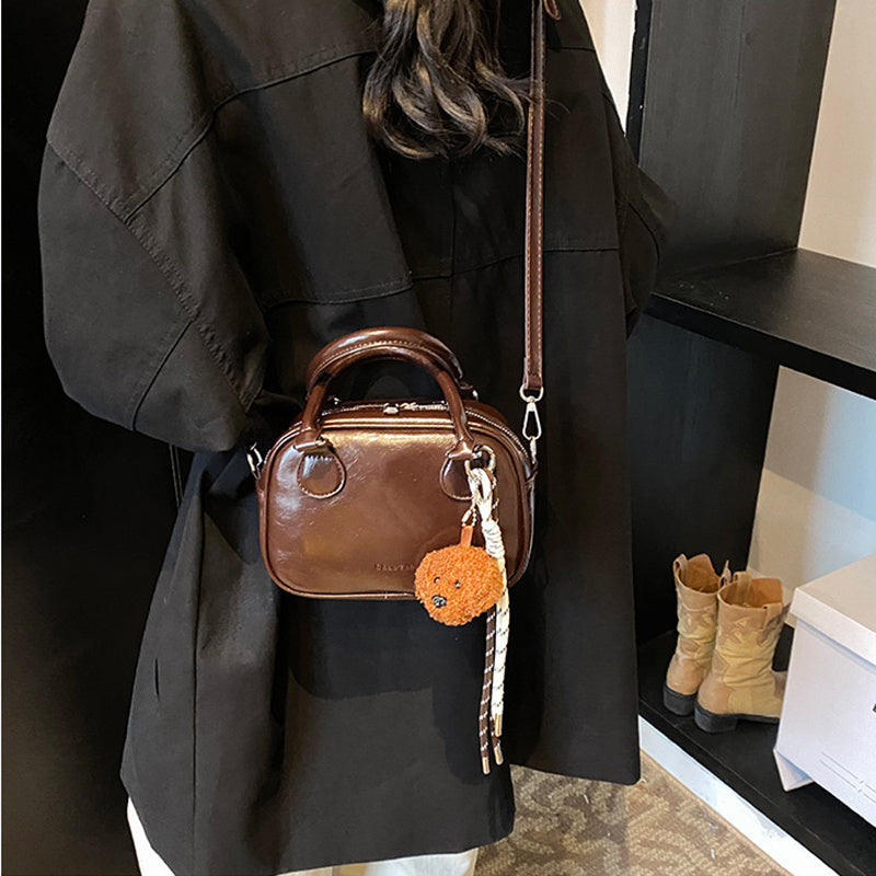 womens shoulder messenger bag portable and fashion handbag