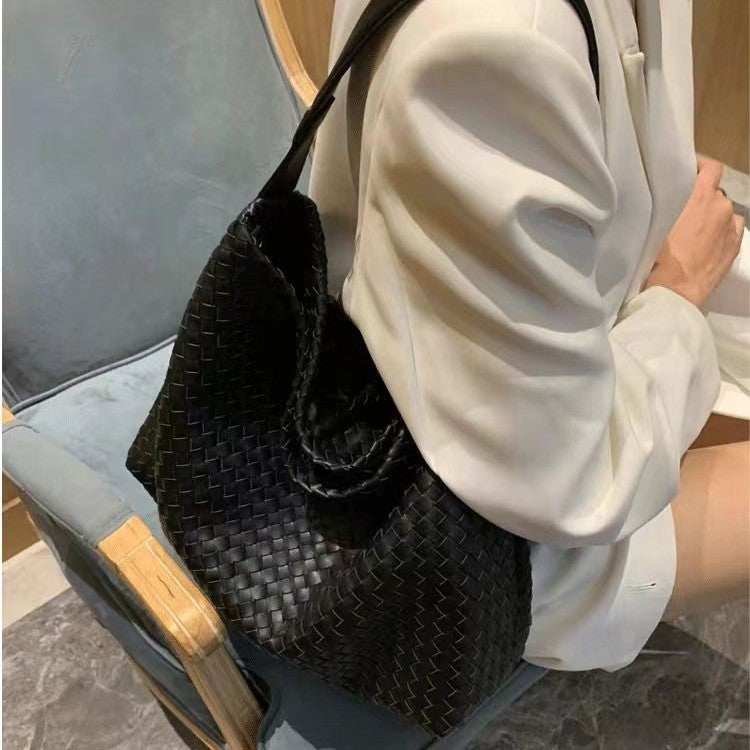 hand woven large capacity bucket single shoulder messenger bag