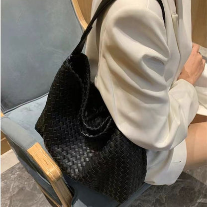 hand woven large capacity bucket single shoulder messenger bag