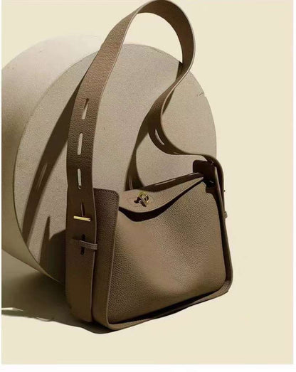 Niche Commuter Design Leather Crossbody Underarm Bag