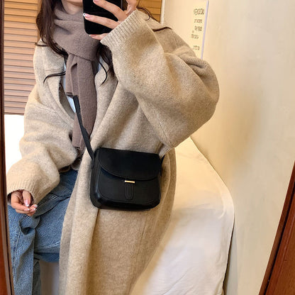 Retro Fashion Clamshell Simple Crossbody Bag