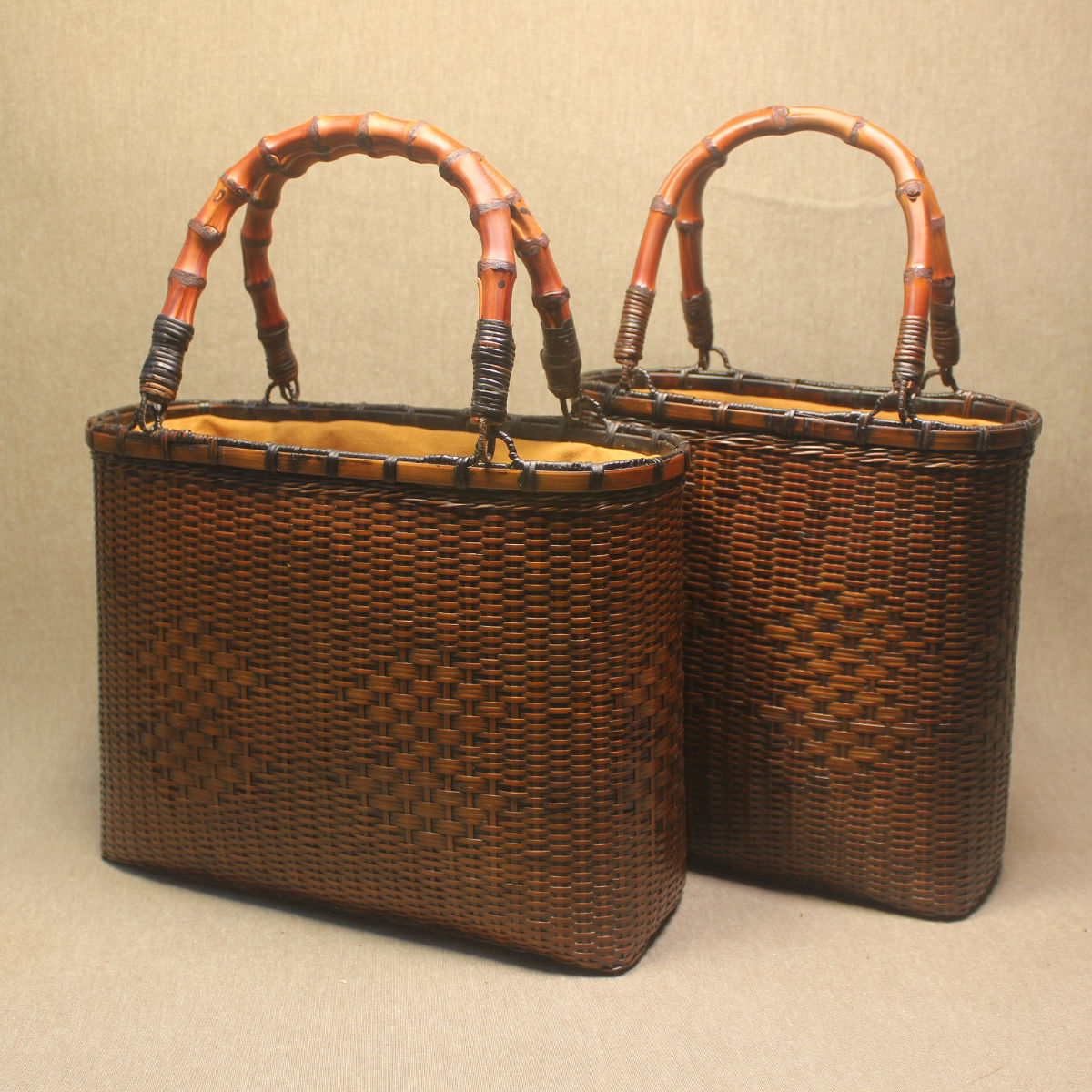 womens hand carrying beach weaving handbag
